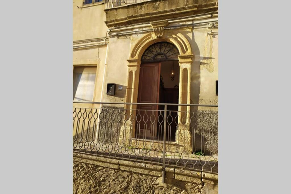 Вилла Casa Ad Assoro, Al Centro Della Sicilia Экстерьер фото
